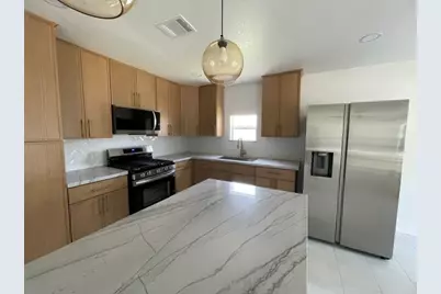 109 Del Monte Lane, Highlands, TX 77562 - Photo 2