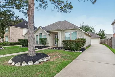 2726 Martinec Drive, Pearland, TX 77584 - Photo 2
