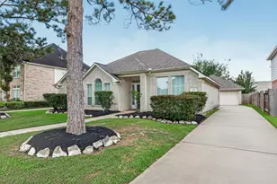 2726 Martinec Dr, Pearland, TX 77584 - Photo 2