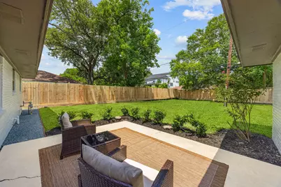 8713 Timberside Drive, Houston, TX 77025 - Photo 28