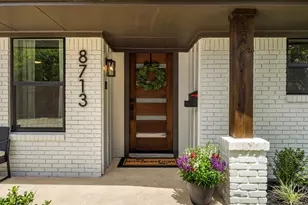 8713 Timberside Dr, Houston, TX 77025 - Photo 2