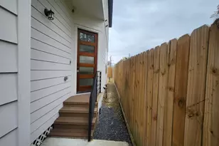 126 Amundsen St, Houston, TX 77009 - Photo 2