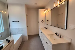 126 Amundsen St, Houston, TX 77009 - Photo 10