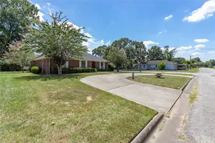 2402 Holly St, Liberty, TX 77575 - Photo 4
