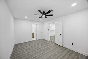10438 Caxton St, Houston, TX 77016 - Photo 8