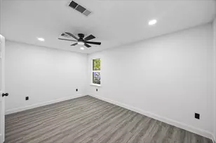 10438 Caxton St, Houston, TX 77016 - Photo 12