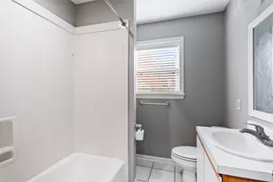 302 S Hardie St, Alvin, TX 77511 - Photo 8