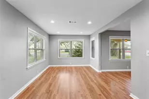 302 S Hardie St, Alvin, TX 77511 - Photo 4