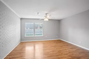 302 S Hardie St, Alvin, TX 77511 - Photo 6