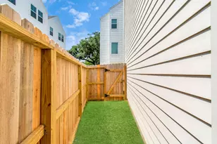 2011 E Bauer Dr, Houston, TX 77080 - Photo 32