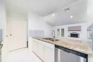 26 S White Pebble Ct, The Woodlands, TX 77380 - Photo 10