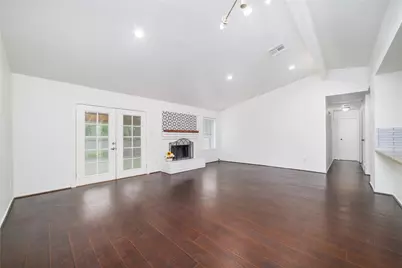 26 S White Pebble Court, The Woodlands, TX 77380 - Photo 4