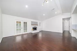 26 S White Pebble Ct, The Woodlands, TX 77380 - Photo 4