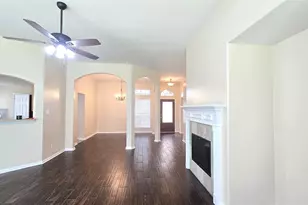 2014 Pinecreek Pass Ln, Katy, TX 77449 - Photo 4