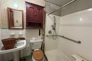 2740 Lakeview Cir, Beaumont, TX 77703 - Photo 16