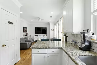 5225 Sagecircle Street S, Houston, TX 77056 - Photo 10
