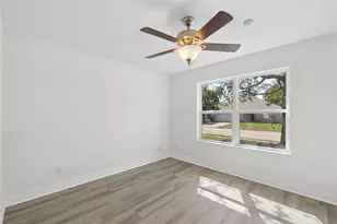 11 Clara Barton Ln, Galveston, TX 77551 - Photo 4