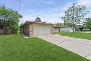 4339 Saffron Ln, Friendswood, TX 77546 - Photo 2