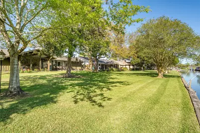 135 Woodhaven Lane, Taylor Lake Village, TX 77586 - Photo 36
