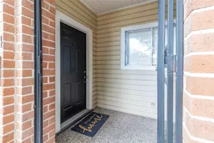 1404 Walnut Bend Ln, Houston, TX 77042 - Photo 2