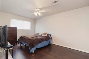 1404 Walnut Bend Ln, Houston, TX 77042 - Photo 10