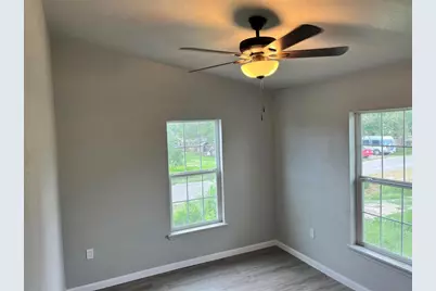 950 11st, San Leon, TX 77539 - Photo 2