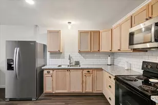 1300 S Kansas Ave, Anahuac, TX 77514 - Photo 8