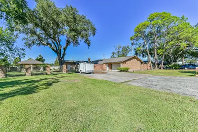 312 S 15th Street, La Porte, TX 77571 - Photo 1
