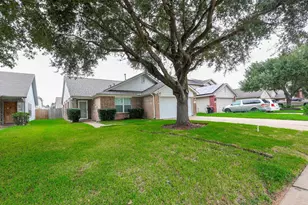 16526 Eaglewood Shadows Dr, Sugar Land, TX 77498 - Photo 2