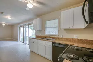 2410 21st Ave N, Texas City, TX 77590 - Photo 4