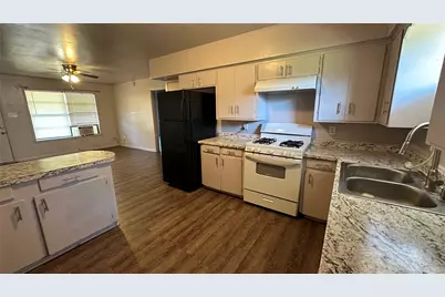 2389 W Dumble Street #A, Alvin, TX 77511 - Photo 6