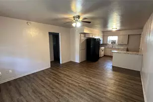 2389 W Dumble St, Alvin, TX 77511 - Photo 2