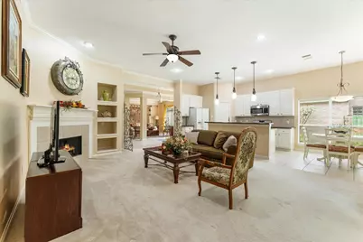 23 E Sienna Place, The Woodlands, TX 77382 - Photo 18