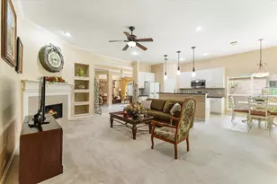 23 E Sienna Pl, The Woodlands, TX 77382 - Photo 18
