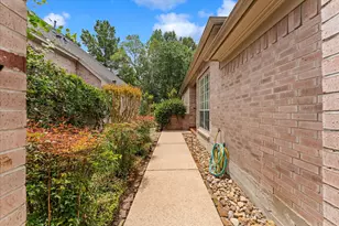23 E Sienna Pl, The Woodlands, TX 77382 - Photo 38