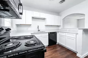 54 Lupine Ct, Lake Jackson, TX 77566 - Photo 12