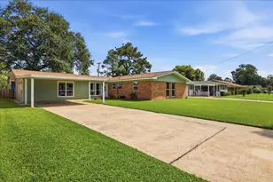 5280 Swallow Dr, Beaumont, TX 77707 - Photo 2