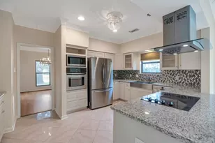 1126 Crossroads Dr, Houston, TX 77079 - Photo 2