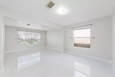 10831 Cayman Mist Drive, Houston, TX 77075 - Photo 4