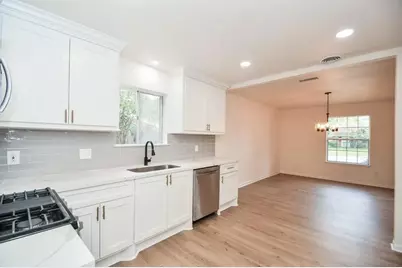 7927 Braesdale Lane, Houston, TX 77071 - Photo 10
