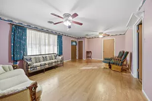 1006 Top Hill Dr, Brenham, TX 77833 - Photo 2