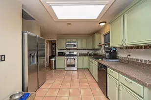 1013 Chesterwood Dr, Pearland, TX 77581 - Photo 8