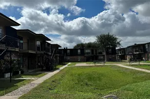 10802 Kingspoint Rd, Houston, TX 77075 - Photo 2