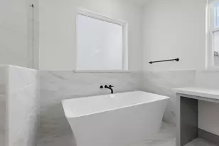 714 W Donovan St, Houston, TX 77091 - Photo 12