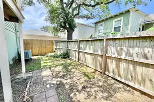 1505 Avenue L, Galveston, TX 77550 - Photo 18