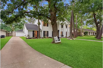 215 Whispering Oaks Drive, Seabrook, TX 77586 - Photo 2