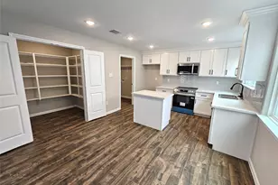 10846 Kirktown Dr, Houston, TX 77089 - Photo 4