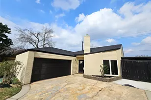 10846 Kirktown Dr, Houston, TX 77089 - Photo 1