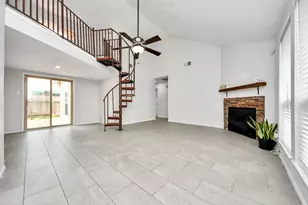 17011 Dusty Mill Dr W, Sugar Land, TX 77498 - Photo 4