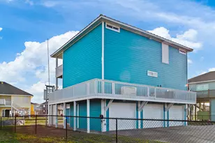 3212 Castle Dr, Crystal Beach, TX 77650 - Photo 2